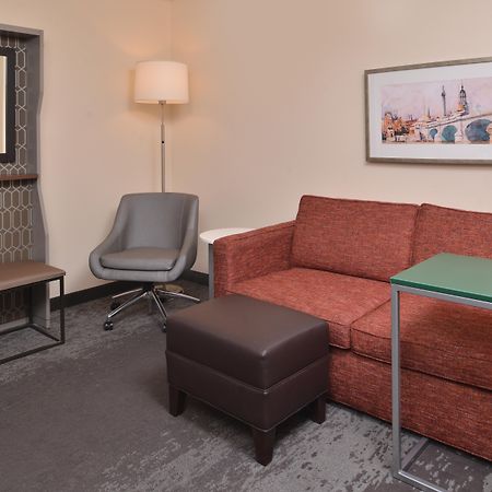 Holiday Inn & Suites Raleigh Cary By Ihg Exterior foto