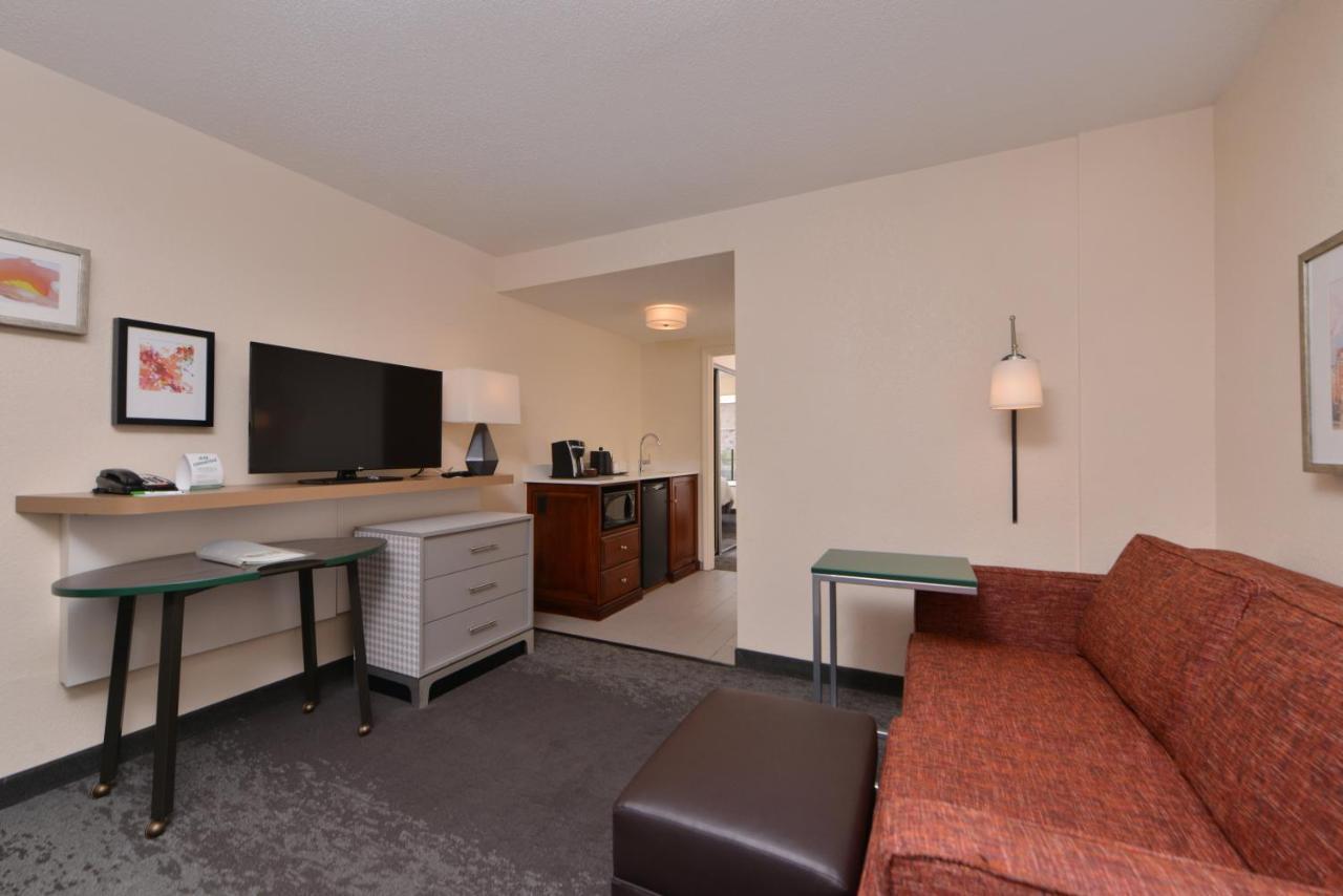 Holiday Inn & Suites Raleigh Cary By Ihg Exterior foto